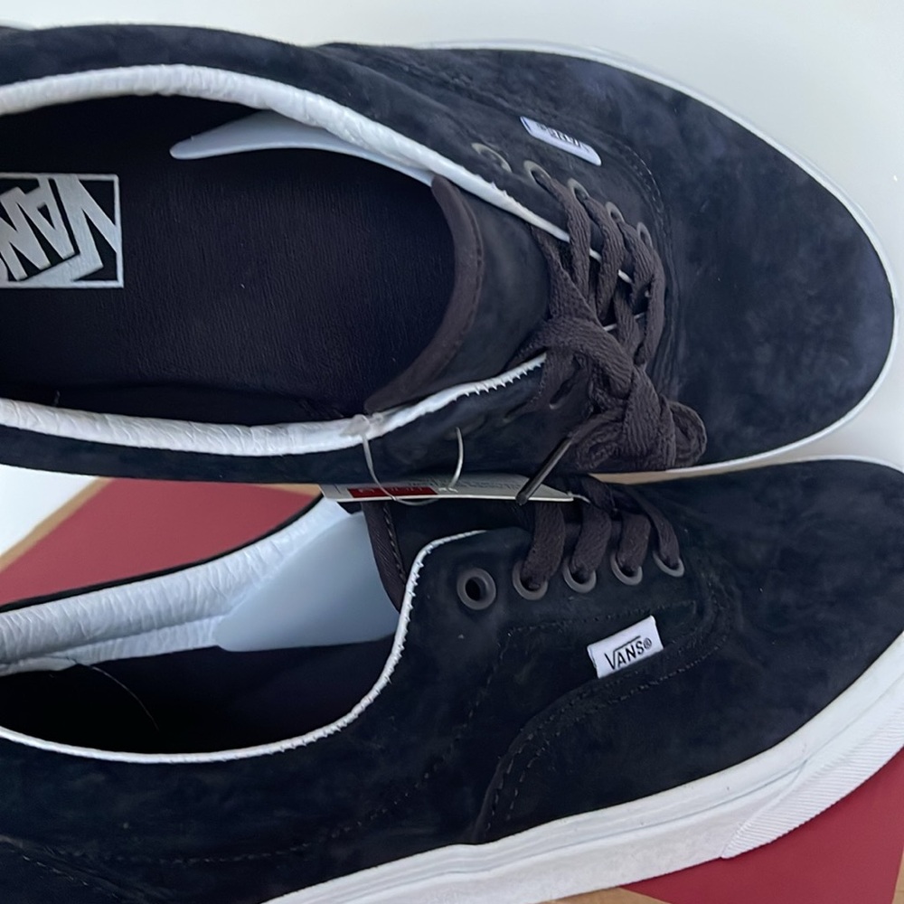 Vans WMNS Era Pig Suede Nine Iron
VN0005UEBYD
Sneakers - Picture 14 of 16